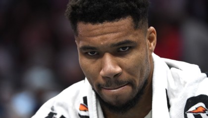 开云体育网址-又一场无奈的失利！字母哥13中9&amp;罚球14中7空砍25分 有7次失误