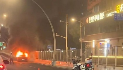 开云体育网址-今晚中环内圈一辆轿车起火 所幸无人伤亡