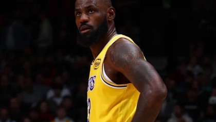 大爆冷！东契奇39+4难救主，三球30+11平纪录，老詹29+9提前离场