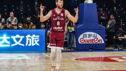 开云体育平台-尽力了！贝尔坦斯13中5&amp;amp;三分10中4拿到16分 另有10板1助2断1帽